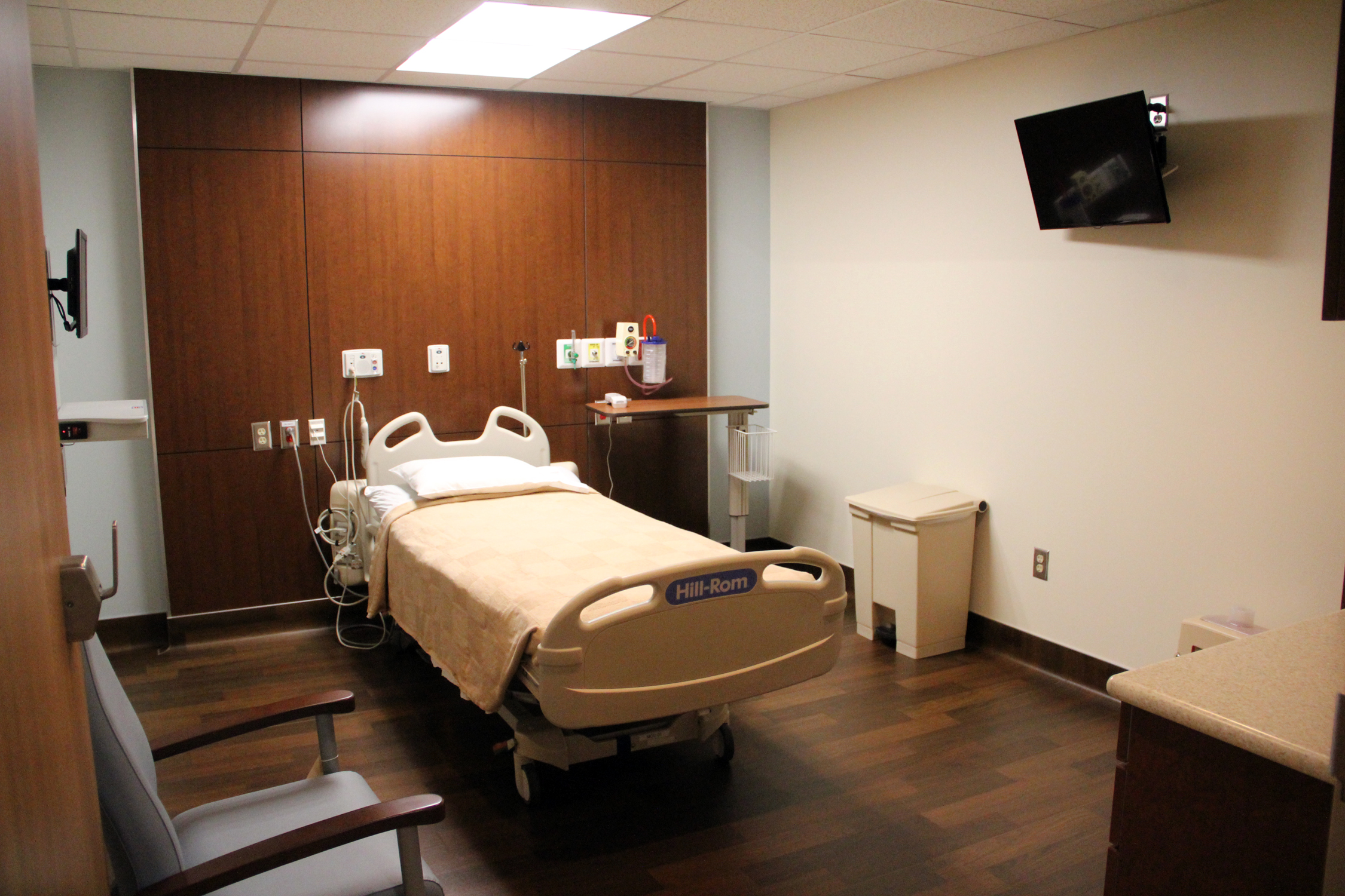 Room with an empty, neat hospital bed